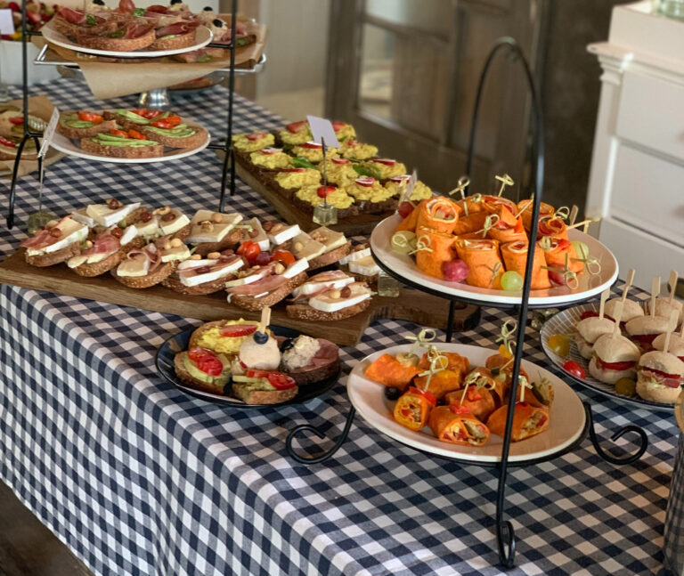 Vers en ambachtelijk lunchbuffet met gezonde salades en broodjes bij De Vergaderij.