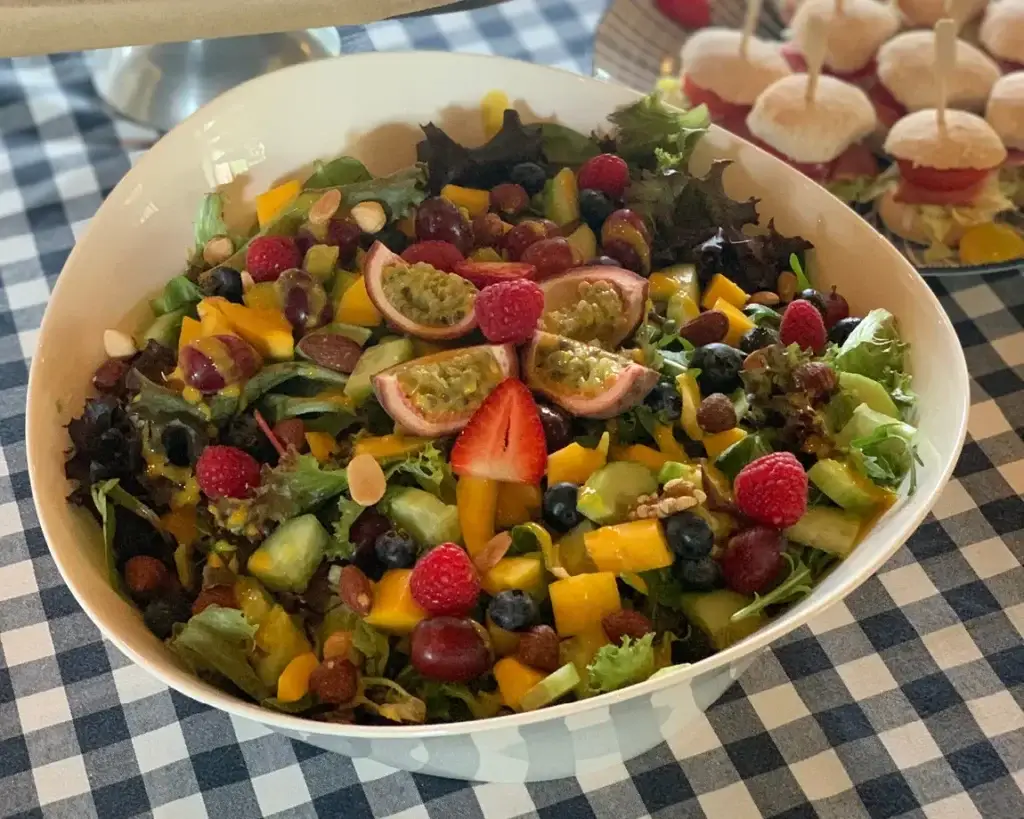 Kleurrijke lunch catering met aandacht voor detail door De Vergaderij.