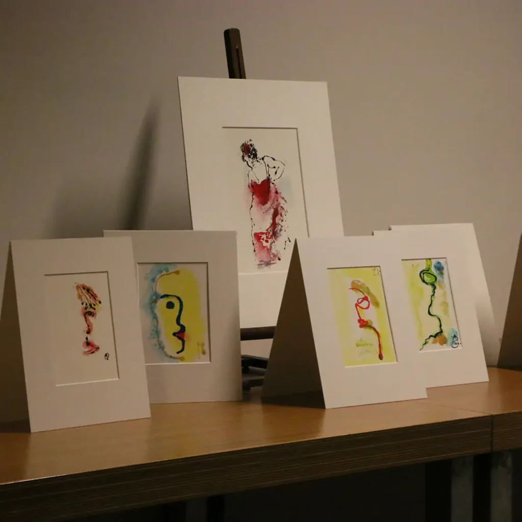 Verrassende resultaten van een schilderworkshop tijdens een teamdag bij De Vergaderij.
